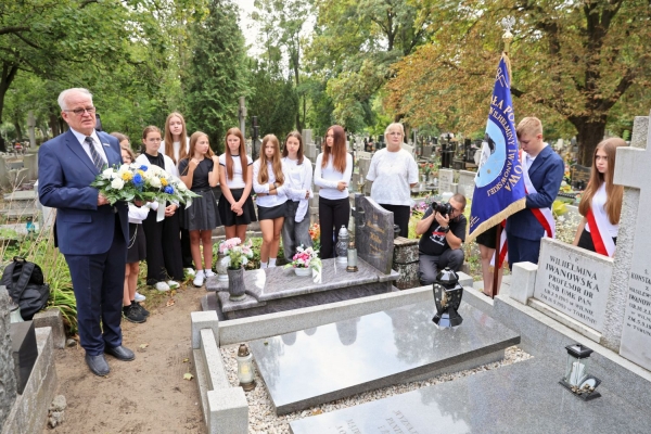 Click to zoom the picture.