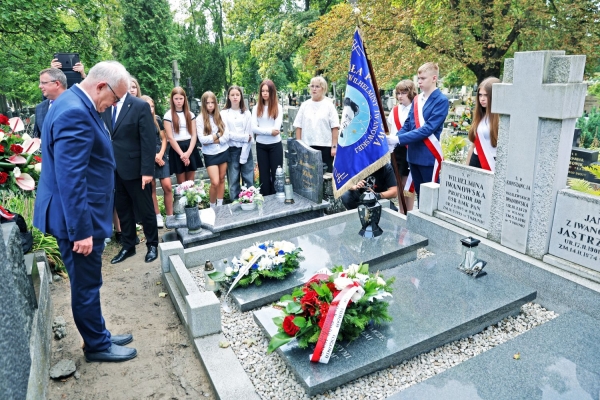 Click to zoom the picture.