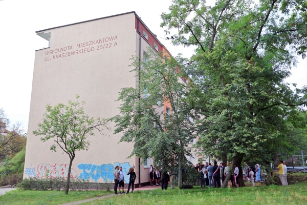 Click to zoom the picture.