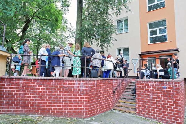 Click to zoom the picture.