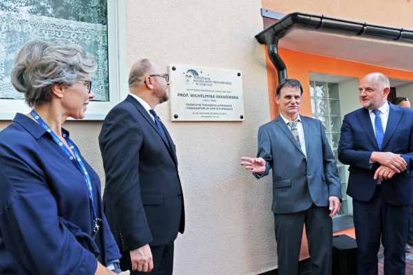 Click to zoom the picture.