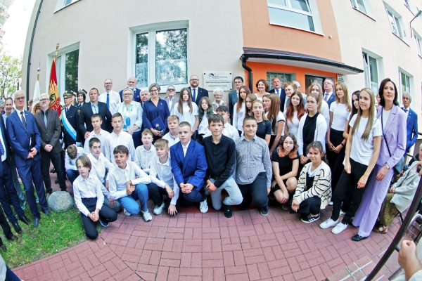 Click to zoom the picture.