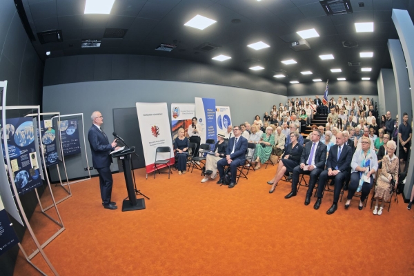 Click to zoom the picture.