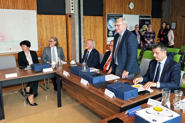 Click to zoom the picture.