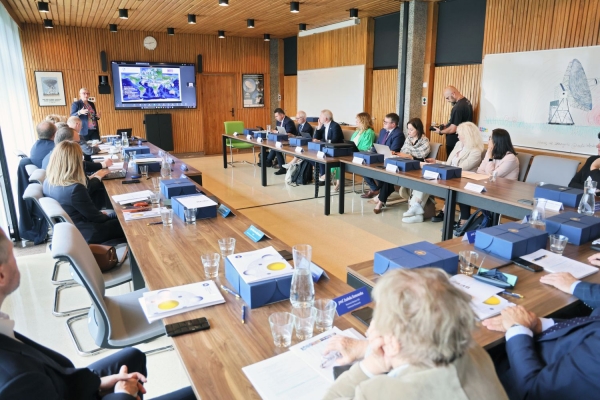 Click to zoom the picture.