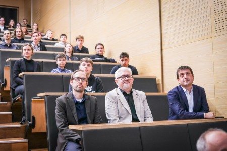 Kadry z Audytorium A. Jabłońskiego podczas inauguracji roku akademickiego 2025/26 oraz immatrykulacji studentów pierwszego roku. Kliknij, aby powiększyć zdjęcie.