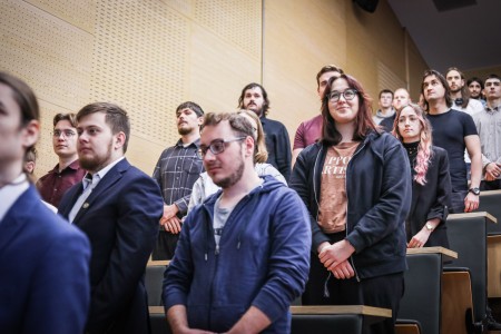Kadry z Audytorium A. Jabłońskiego podczas inauguracji roku akademickiego 2025/26 oraz immatrykulacji studentów pierwszego roku. Kliknij, aby powiększyć zdjęcie.