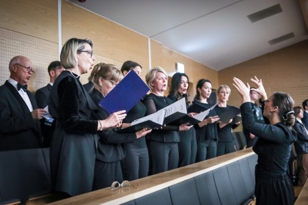 Kadry z Audytorium A. Jabłońskiego podczas inauguracji roku akademickiego 2025/26 oraz immatrykulacji studentów pierwszego roku. Kliknij, aby powiększyć zdjęcie.