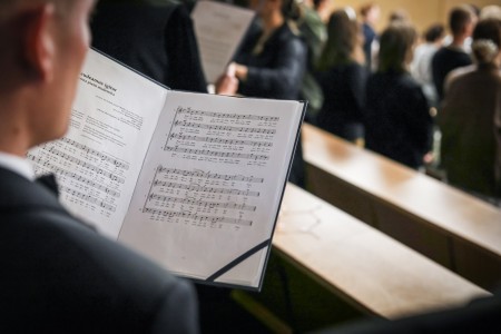 Kadry z Audytorium A. Jabłońskiego podczas inauguracji roku akademickiego 2025/26 oraz immatrykulacji studentów pierwszego roku. Kliknij, aby powiększyć zdjęcie.