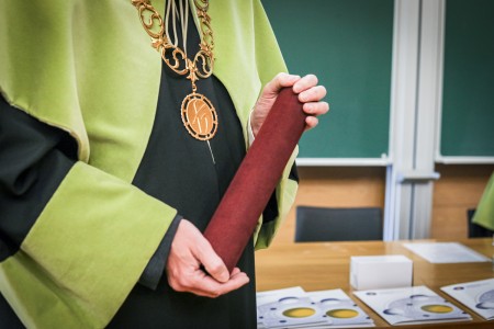 Kadry z Audytorium A. Jabłońskiego podczas inauguracji roku akademickiego 2025/26 oraz immatrykulacji studentów pierwszego roku. Kliknij, aby powiększyć zdjęcie.