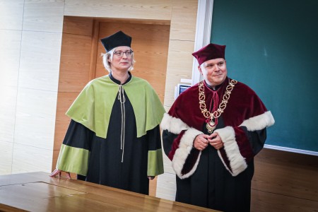 Kadry z Audytorium A. Jabłońskiego podczas inauguracji roku akademickiego 2025/26 oraz immatrykulacji studentów pierwszego roku. Kliknij, aby powiększyć zdjęcie.
