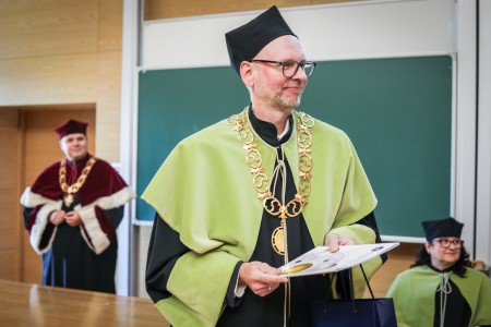 Kadry z Audytorium A. Jabłońskiego podczas inauguracji roku akademickiego 2025/26 oraz immatrykulacji studentów pierwszego roku. Kliknij, aby powiększyć zdjęcie.