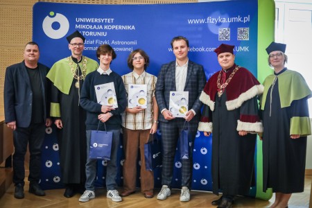Kadry z Audytorium A. Jabłońskiego podczas inauguracji roku akademickiego 2025/26 oraz immatrykulacji studentów pierwszego roku. Kliknij, aby powiększyć zdjęcie.