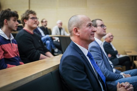 Kadry z Audytorium A. Jabłońskiego podczas inauguracji roku akademickiego 2025/26 oraz immatrykulacji studentów pierwszego roku. Kliknij, aby powiększyć zdjęcie.