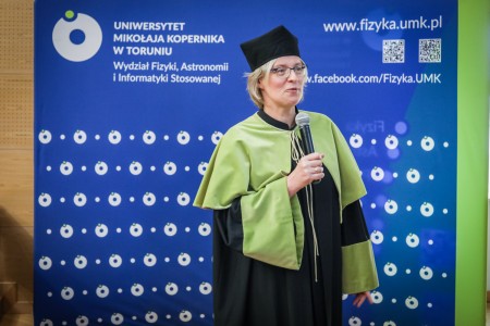 Kadry z Audytorium A. Jabłońskiego podczas inauguracji roku akademickiego 2025/26 oraz immatrykulacji studentów pierwszego roku. Kliknij, aby powiększyć zdjęcie.
