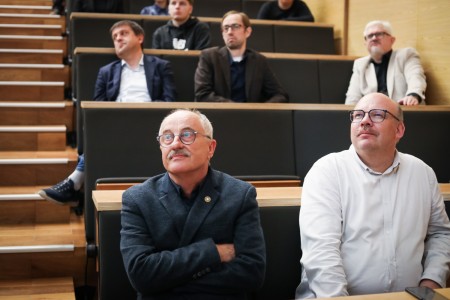 Kadry z Audytorium A. Jabłońskiego podczas inauguracji roku akademickiego 2025/26 oraz immatrykulacji studentów pierwszego roku. Kliknij, aby powiększyć zdjęcie.