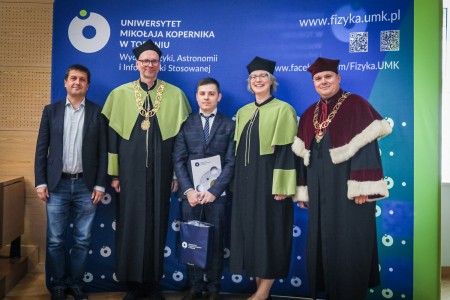 Władze Wydziału, Uczelni i Instytutu Astronomii wraz z wyróżnionym. Kliknij, aby powiększyć zdjęcie.