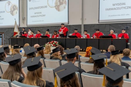 Dyplomatorium kierunków analityka medyczna, kosmetologia 18.10.2025. Kliknij, aby powiększyć zdjęcie.