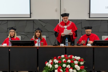 Dyplomatorium kierunków analityka medyczna, kosmetologia 18.10.2025. Kliknij, aby powiększyć zdjęcie.