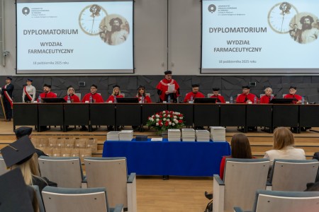 Dyplomatorium kierunków analityka medyczna, kosmetologia 18.10.2025. Kliknij, aby powiększyć zdjęcie.