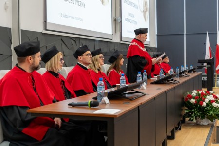 Dyplomatorium kierunków analityka medyczna, kosmetologia 18.10.2025. Kliknij, aby powiększyć zdjęcie.