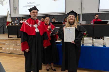 Dyplomatorium kierunków analityka medyczna, kosmetologia 18.10.2025. Kliknij, aby powiększyć zdjęcie.