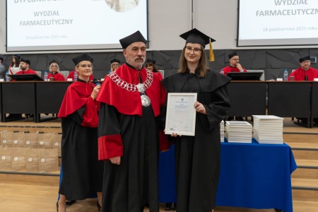 Dyplomatorium kierunków analityka medyczna, kosmetologia 18.10.2025. Kliknij, aby powiększyć zdjęcie.