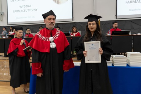 Dyplomatorium kierunków analityka medyczna, kosmetologia 18.10.2025. Kliknij, aby powiększyć zdjęcie.