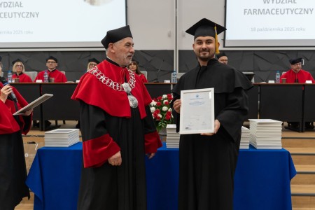 Dyplomatorium kierunków analityka medyczna, kosmetologia 18.10.2025. Kliknij, aby powiększyć zdjęcie.