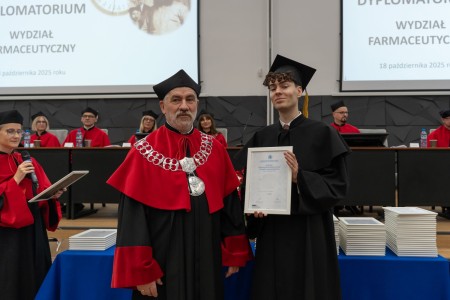Dyplomatorium kierunków analityka medyczna, kosmetologia 18.10.2025. Kliknij, aby powiększyć zdjęcie.