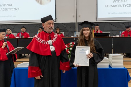 Dyplomatorium kierunków analityka medyczna, kosmetologia 18.10.2025. Kliknij, aby powiększyć zdjęcie.