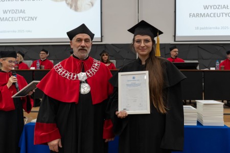 Dyplomatorium kierunków analityka medyczna, kosmetologia 18.10.2025. Kliknij, aby powiększyć zdjęcie.