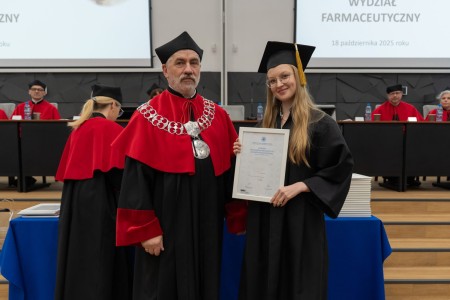 Dyplomatorium kierunków analityka medyczna, kosmetologia 18.10.2025. Kliknij, aby powiększyć zdjęcie.