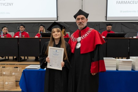 Dyplomatorium kierunków analityka medyczna, kosmetologia 18.10.2025. Kliknij, aby powiększyć zdjęcie.