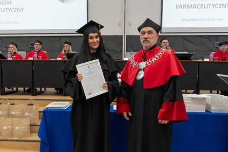 Dyplomatorium kierunków analityka medyczna, kosmetologia 18.10.2025. Kliknij, aby powiększyć zdjęcie.
