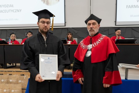 Dyplomatorium kierunków analityka medyczna, kosmetologia 18.10.2025. Kliknij, aby powiększyć zdjęcie.