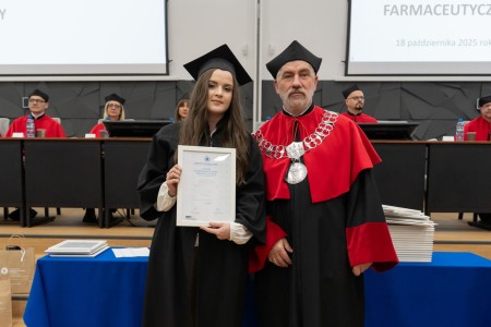 Dyplomatorium kierunków analityka medyczna, kosmetologia 18.10.2025. Kliknij, aby powiększyć zdjęcie.