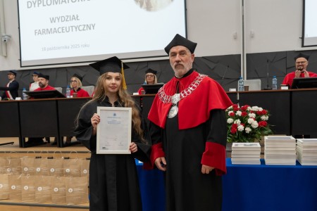Dyplomatorium kierunków analityka medyczna, kosmetologia 18.10.2025. Kliknij, aby powiększyć zdjęcie.