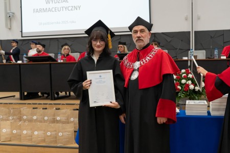 Dyplomatorium kierunków analityka medyczna, kosmetologia 18.10.2025. Kliknij, aby powiększyć zdjęcie.