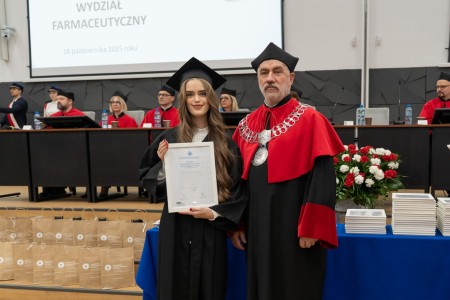 Dyplomatorium kierunków analityka medyczna, kosmetologia 18.10.2025. Kliknij, aby powiększyć zdjęcie.