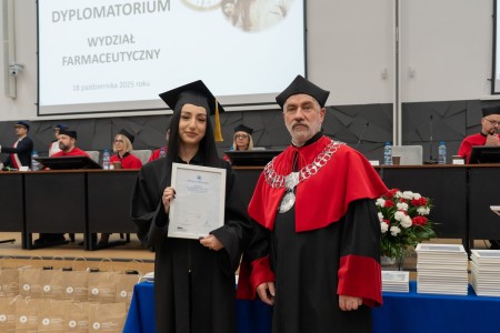 Dyplomatorium kierunków analityka medyczna, kosmetologia 18.10.2025. Kliknij, aby powiększyć zdjęcie.