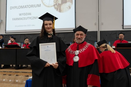 Dyplomatorium kierunków analityka medyczna, kosmetologia 18.10.2025. Kliknij, aby powiększyć zdjęcie.