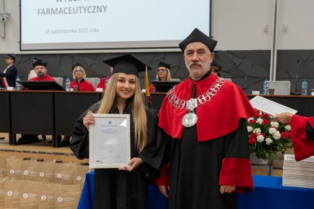 Dyplomatorium kierunków analityka medyczna, kosmetologia 18.10.2025. Kliknij, aby powiększyć zdjęcie.