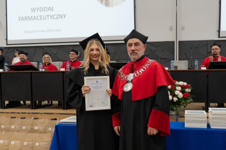 Dyplomatorium kierunków analityka medyczna, kosmetologia 18.10.2025. Kliknij, aby powiększyć zdjęcie.