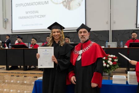 Dyplomatorium kierunków analityka medyczna, kosmetologia 18.10.2025. Kliknij, aby powiększyć zdjęcie.