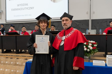 Dyplomatorium kierunków analityka medyczna, kosmetologia 18.10.2025. Kliknij, aby powiększyć zdjęcie.