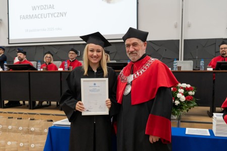 Dyplomatorium kierunków analityka medyczna, kosmetologia 18.10.2025. Kliknij, aby powiększyć zdjęcie.