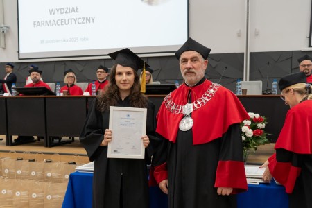 Dyplomatorium kierunków analityka medyczna, kosmetologia 18.10.2025. Kliknij, aby powiększyć zdjęcie.