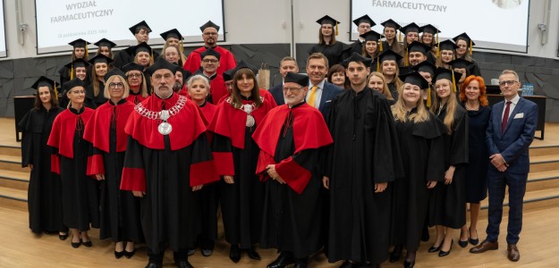 Dyplomatorium kierunków analityka medyczna, kosmetologia 18.10.2025. Kliknij, aby powiększyć zdjęcie.