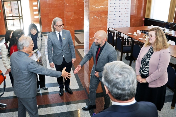 Click to zoom the picture.